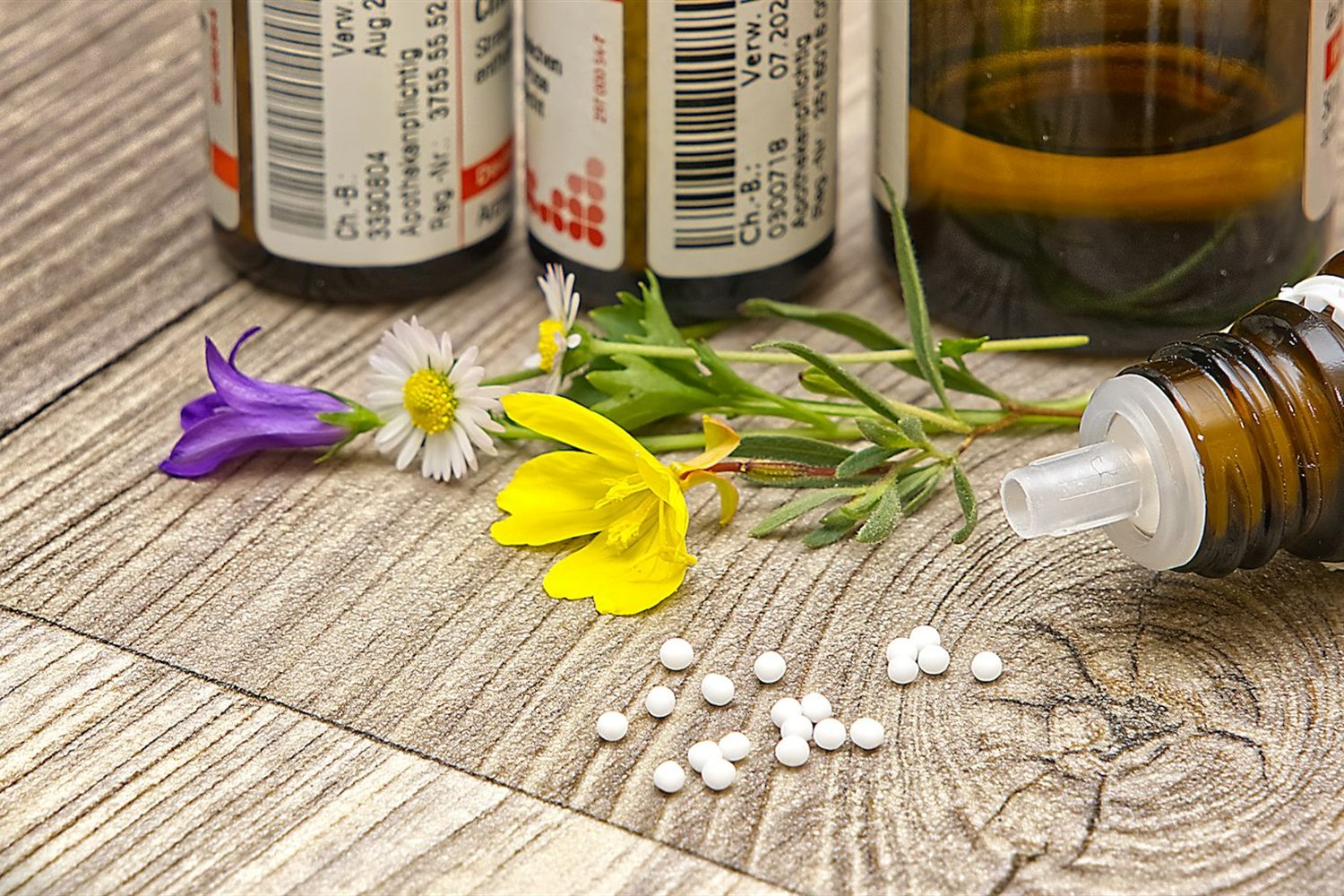 Granuli omeopatici, fiori e piante officinali